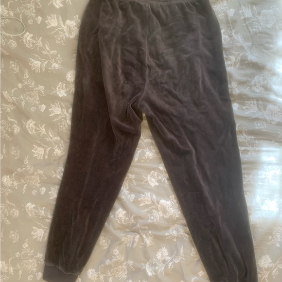 Essential velour sweatpants - Picture 2 of 3
